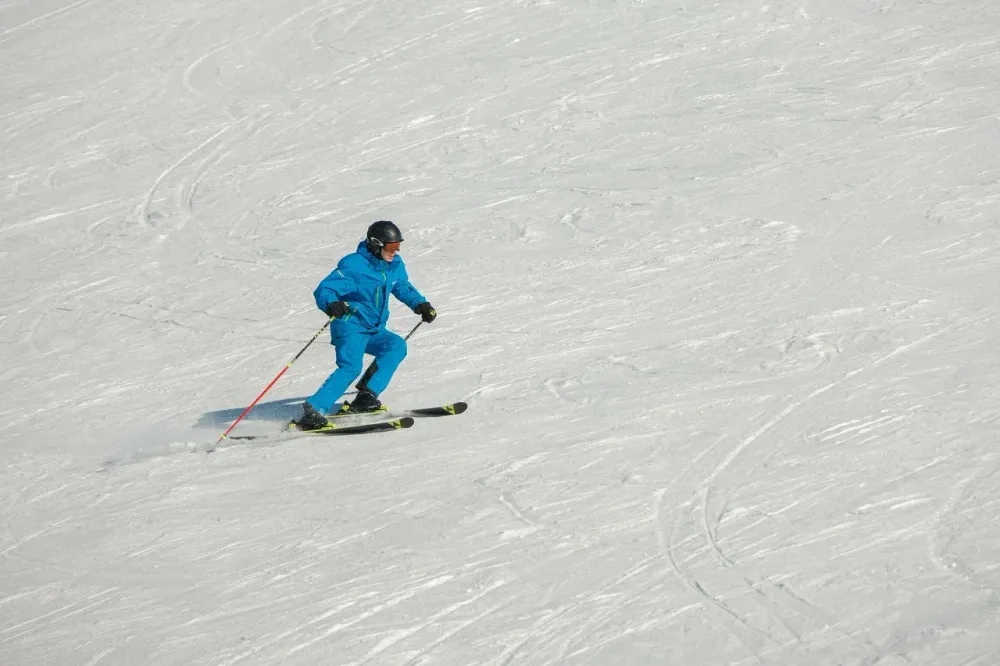 Downhill skiing